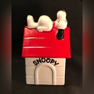 Vintage 1970 McCoy snoopy’s house cookie jar